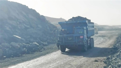 諾浩甲醇增程寬體車助力新疆礦山綠色轉型